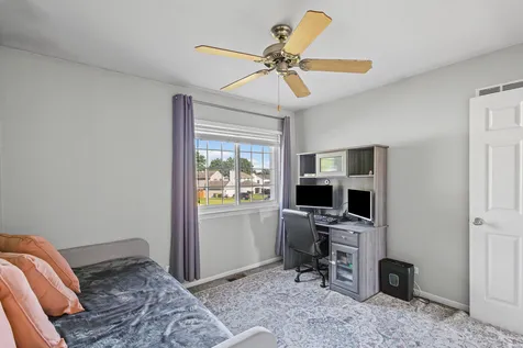 454 Danbury Drive Carol Stream IL 60188