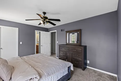 454 Danbury Drive Carol Stream IL 60188