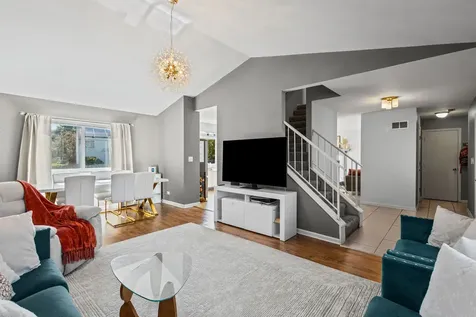 454 Danbury Drive Carol Stream IL 60188