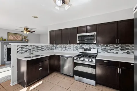 454 Danbury Drive Carol Stream IL 60188