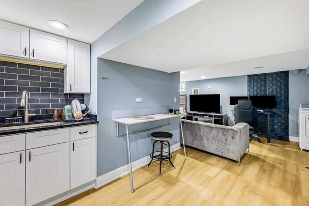 5227 South Neenah Avenue Chicago IL 60638