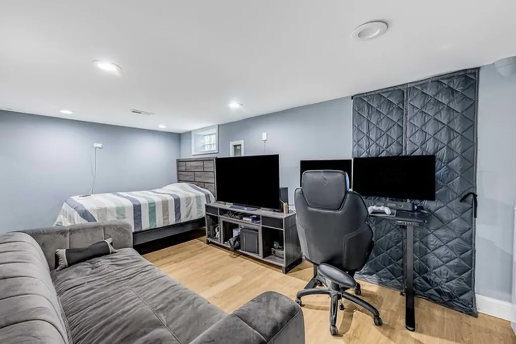5227 South Neenah Avenue Chicago IL 60638