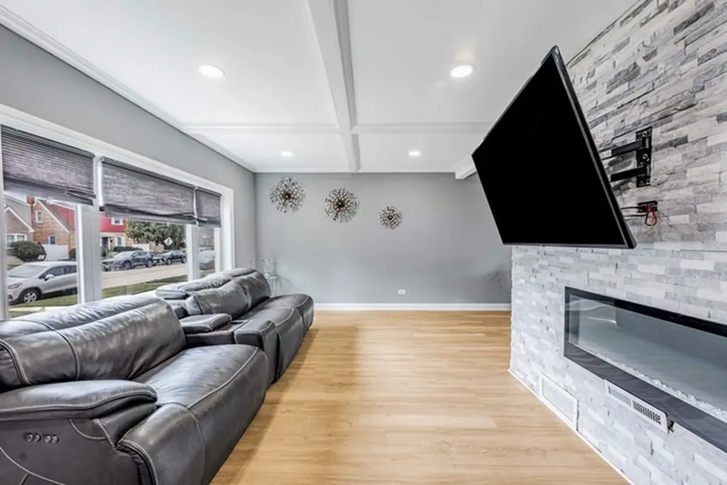 5227 South Neenah Avenue Chicago IL 60638