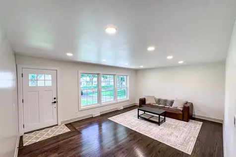 129 Monument Avenue Barrington IL 60010