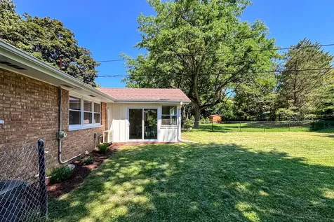 129 Monument Avenue Barrington IL 60010