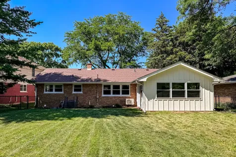 129 Monument Avenue Barrington IL 60010