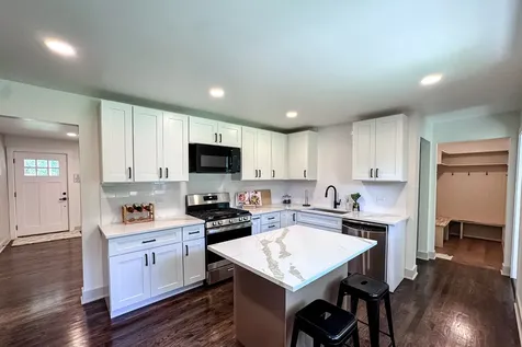 129 Monument Avenue Barrington IL 60010