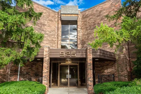 925 Spring Hill Drive Northbrook IL 60062