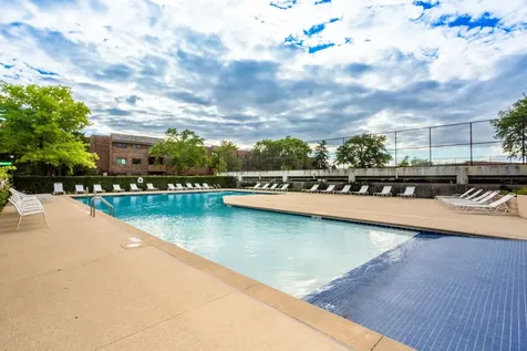 925 Spring Hill Drive Northbrook IL 60062