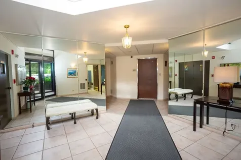 925 Spring Hill Drive Northbrook IL 60062