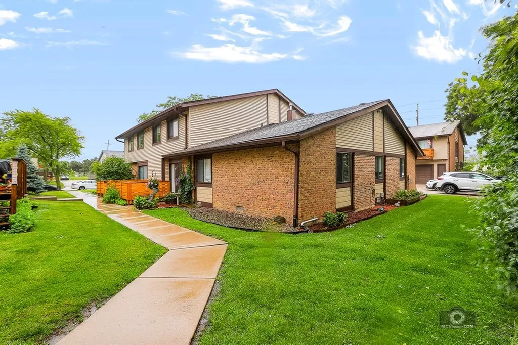 8334 Portsmouth Drive Darien IL 60561