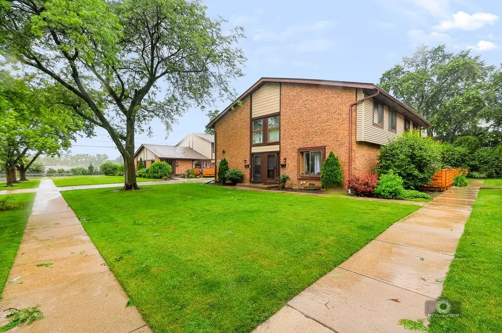 8334 Portsmouth Drive Darien IL 60561