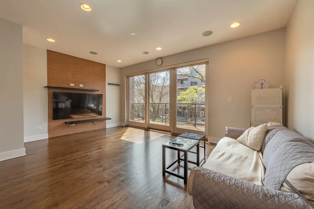 3839 North Ashland Avenue Chicago IL 60613