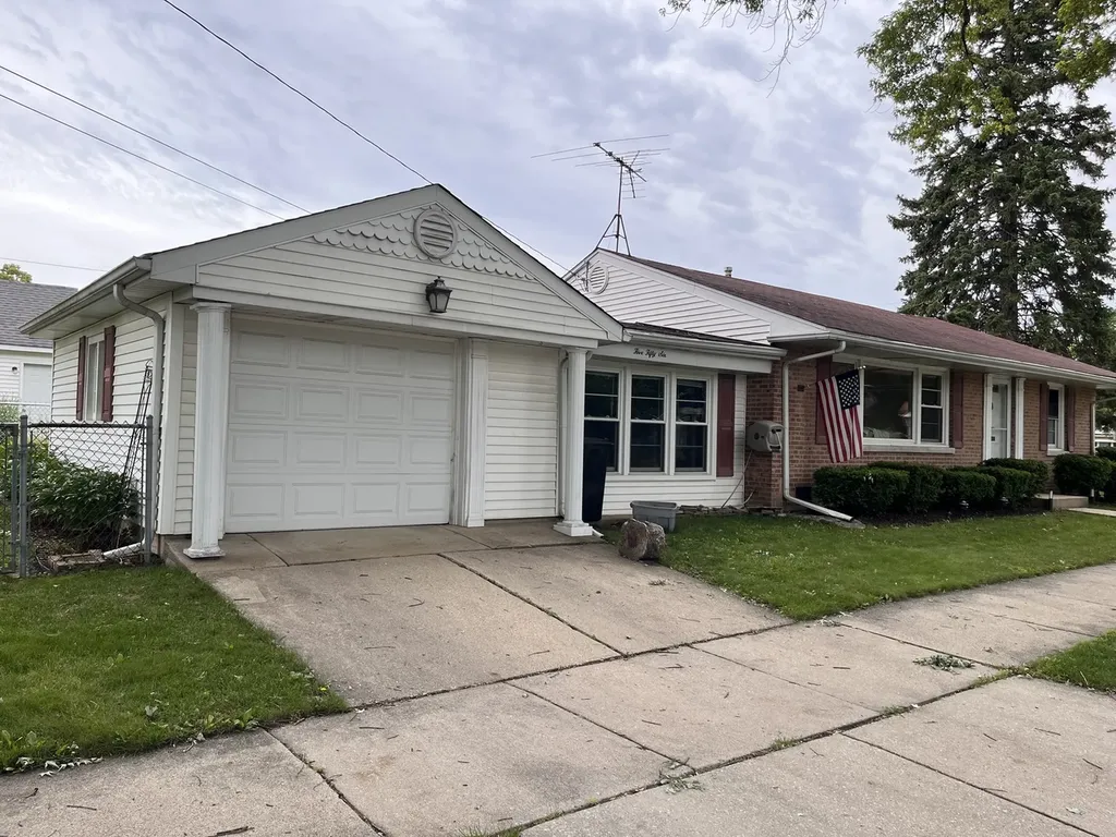 556 Crestwood Drive Des Plaines IL 60016