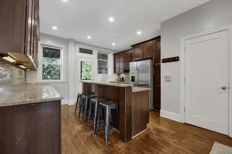 916 West Waveland Avenue Chicago IL 60613