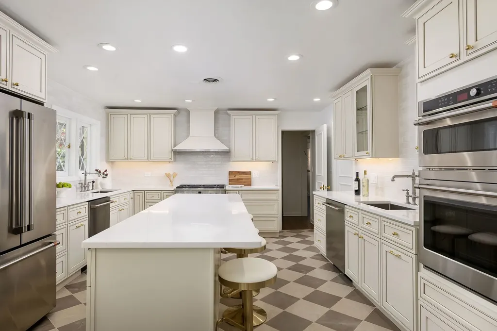 9002 Kedvale Avenue Skokie IL 60076