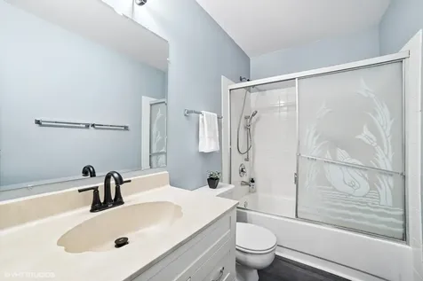 18 Ascot Lane Streamwood IL 60107