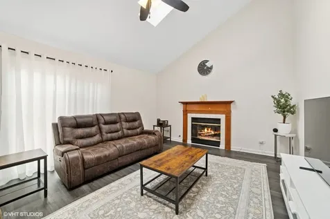 18 Ascot Lane Streamwood IL 60107