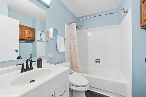 18 Ascot Lane Streamwood IL 60107