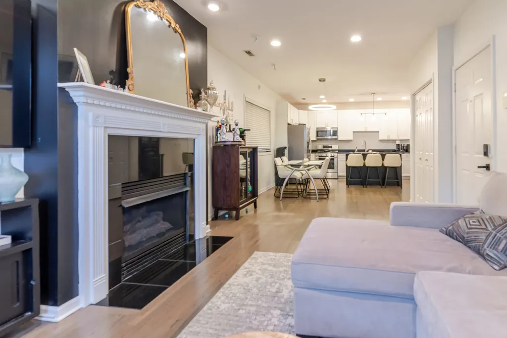 1352 West Hubbard Street Chicago IL 60642