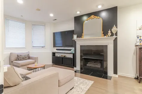 1352 West Hubbard Street Chicago IL 60642
