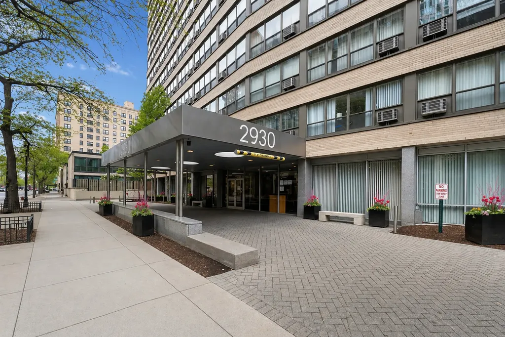 2930 North Sheridan Road Chicago IL 60657