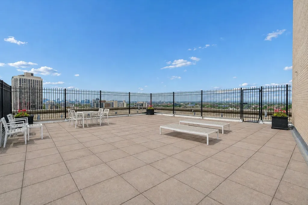 2930 North Sheridan Road Chicago IL 60657