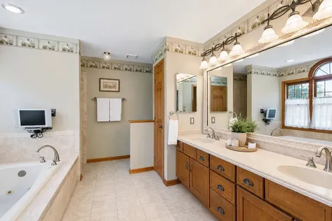2617 Crystal Way Crystal Lake IL 60012