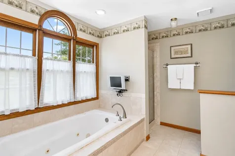 2617 Crystal Way Crystal Lake IL 60012