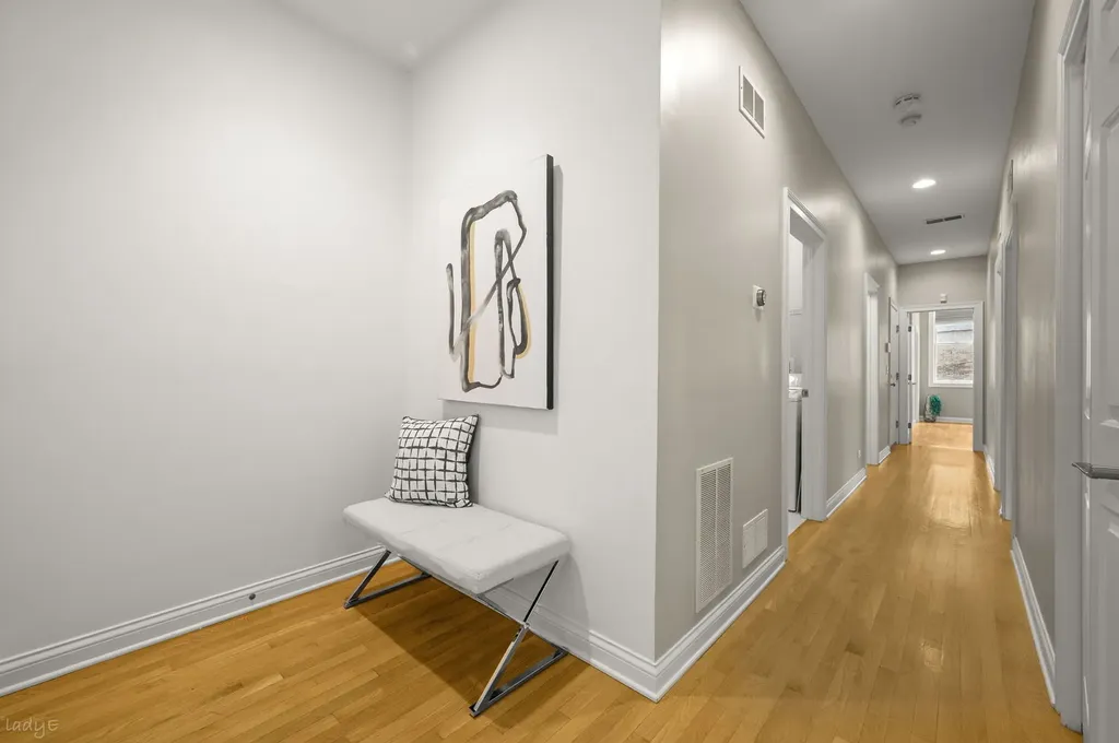 2323 West Montrose Avenue Chicago IL 60618
