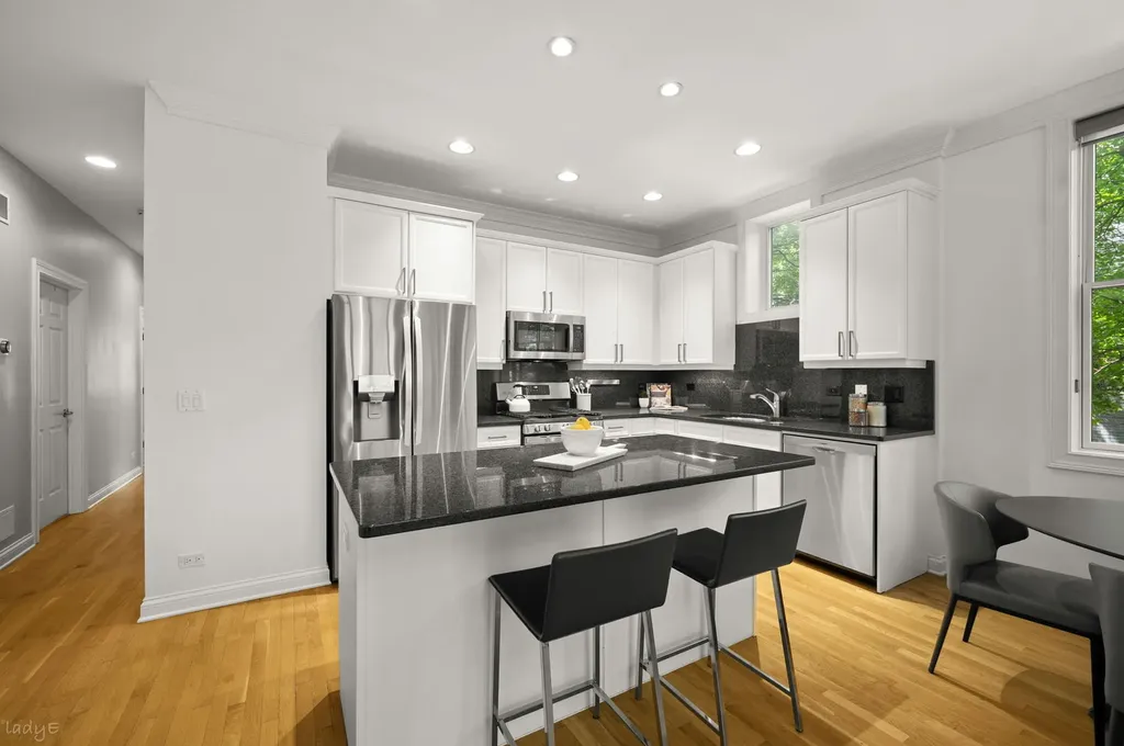 2323 West Montrose Avenue Chicago IL 60618