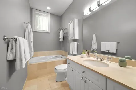 2323 West Montrose Avenue Chicago IL 60618