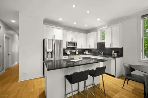 2323 West Montrose Avenue Chicago IL 60618