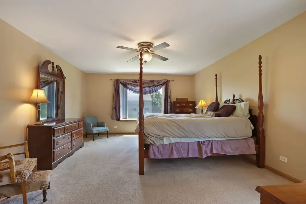 992 Curran Place Antioch IL 60002