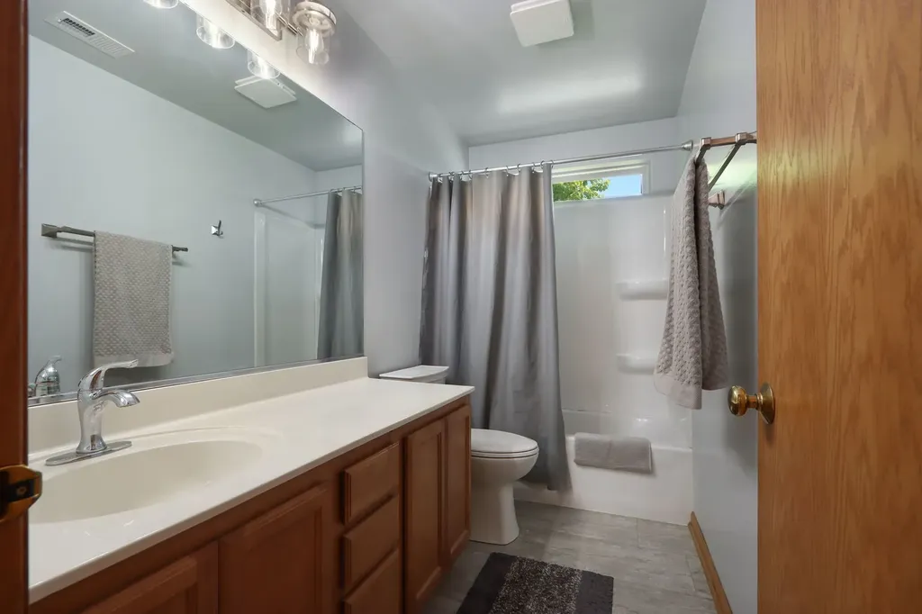 992 Curran Place Antioch IL 60002