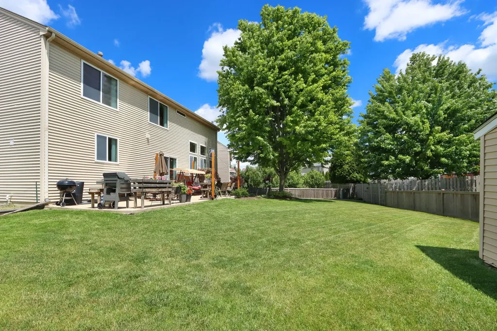 992 Curran Place Antioch IL 60002