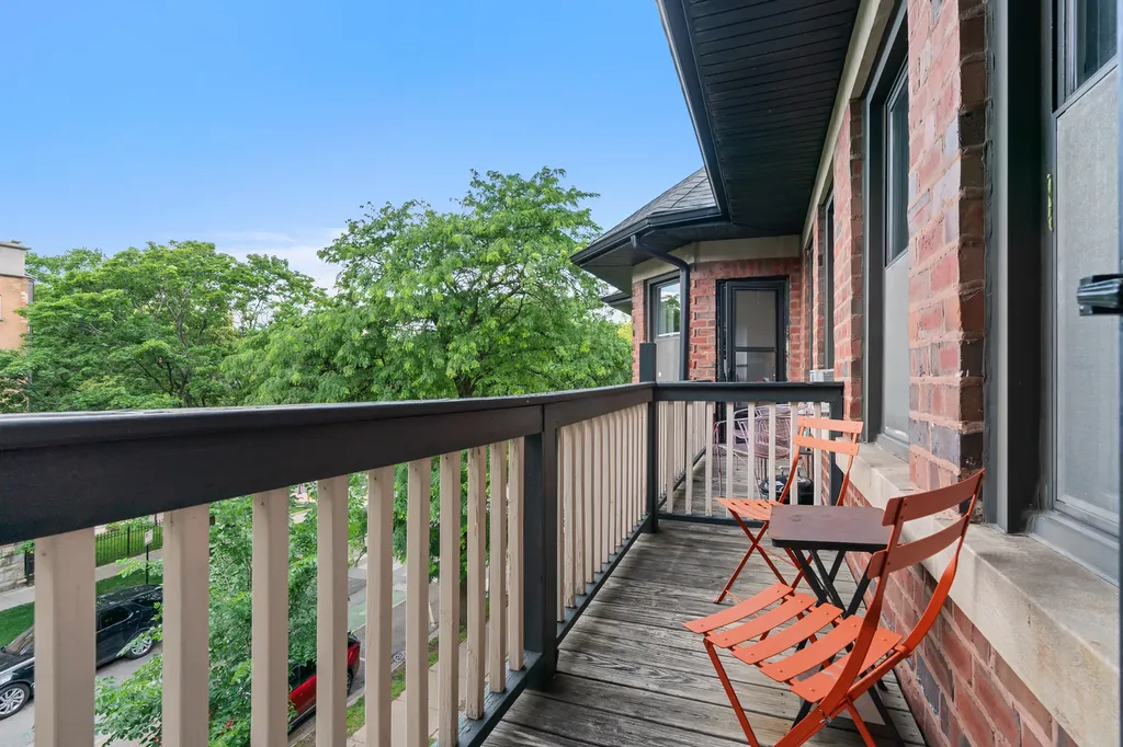 1728 West Leland Avenue Chicago IL 60640