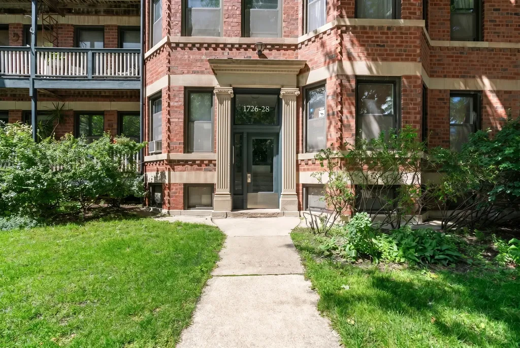 1728 West Leland Avenue Chicago IL 60640