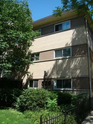 526 West Roscoe Street Chicago IL 60657