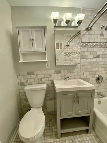 526 West Roscoe Street Chicago IL 60657