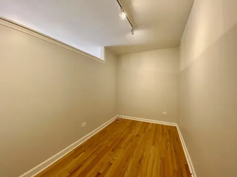 526 West Roscoe Street Chicago IL 60657