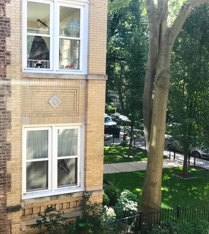 526 West Roscoe Street Chicago IL 60657