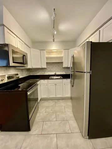 526 West Roscoe Street Chicago IL 60657
