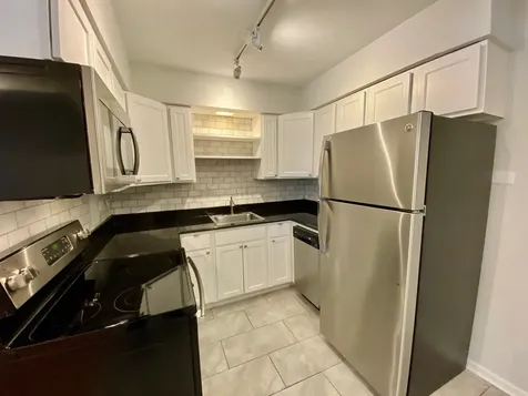 526 West Roscoe Street Chicago IL 60657
