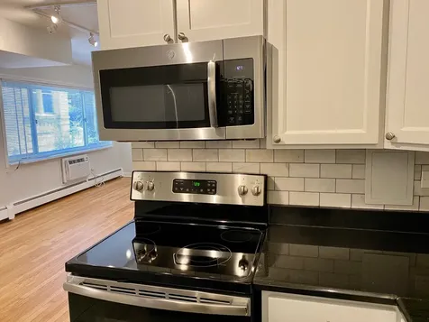 526 West Roscoe Street Chicago IL 60657