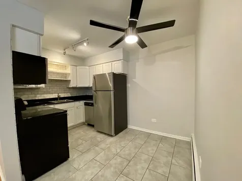 526 West Roscoe Street Chicago IL 60657