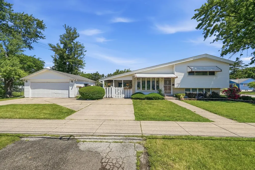1988 East Touhy Avenue Des Plaines IL 60018