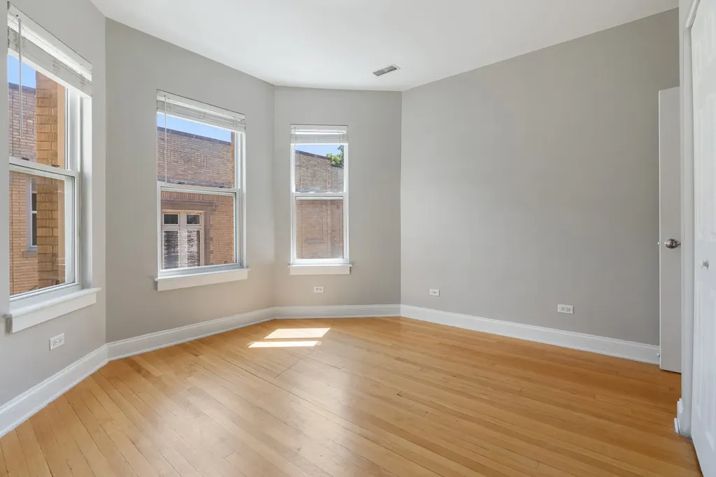 6819 North Lakewood Avenue Chicago IL 60626