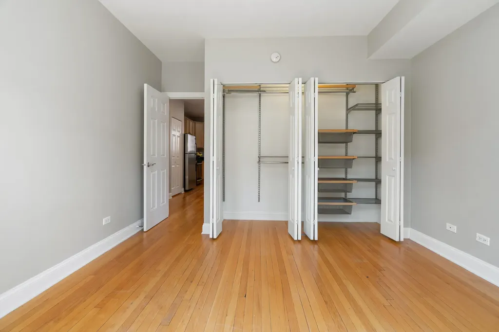 6819 North Lakewood Avenue Chicago IL 60626