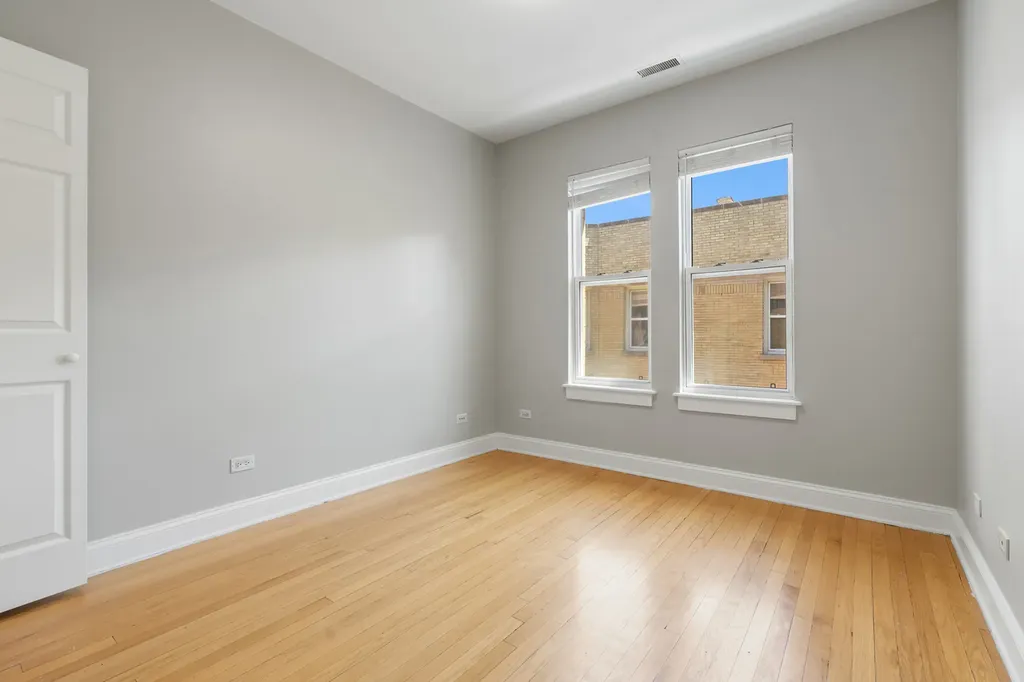 6819 North Lakewood Avenue Chicago IL 60626
